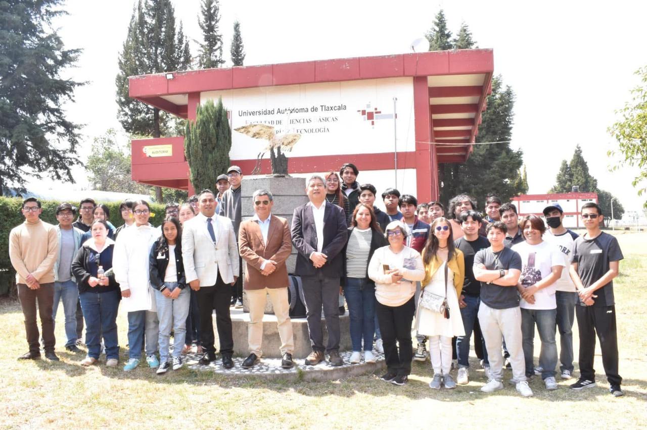 Buscan replicar el modelo educativo de la UATx en Perú